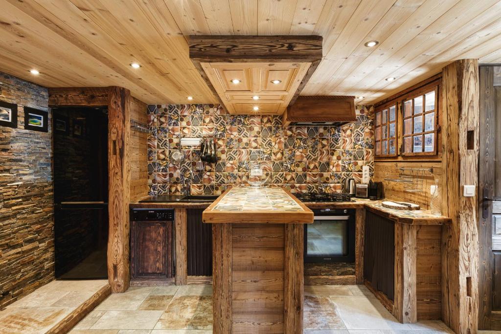 Chalet Mollard - Happy Rentals photo 3