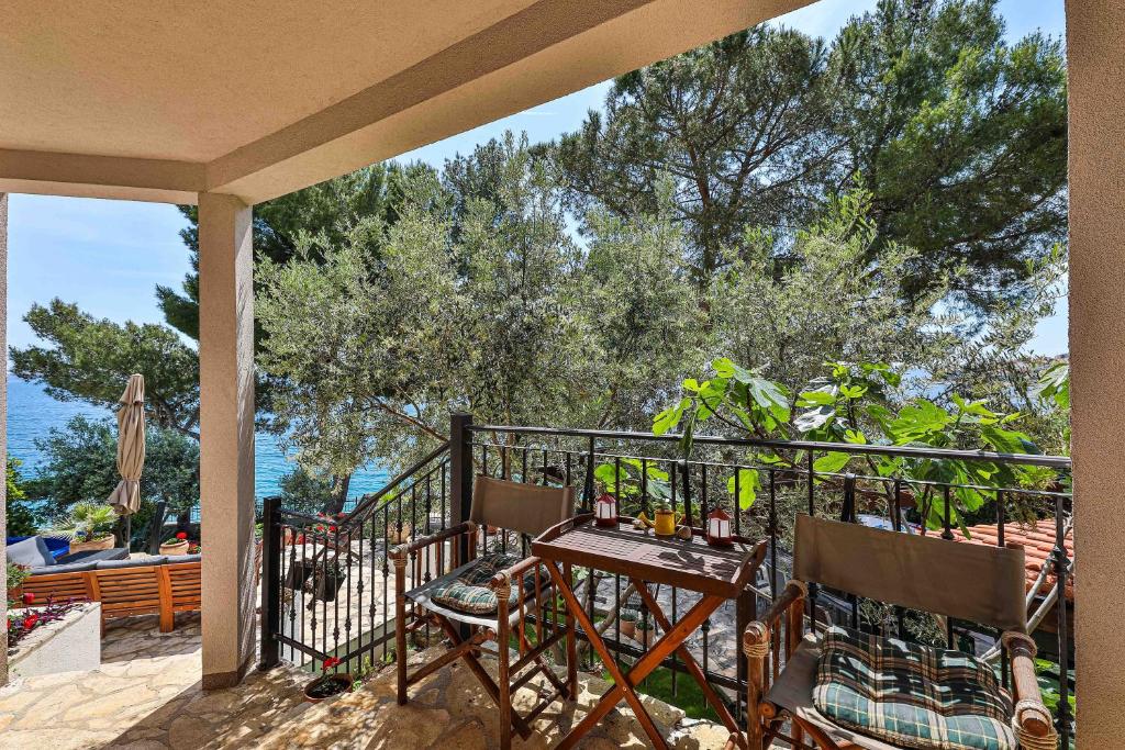 Luxury villa - by the sea, summer kitchen, hot tub, SUP, boat, 5 rooms, wifi, parking - Trogir photo 2