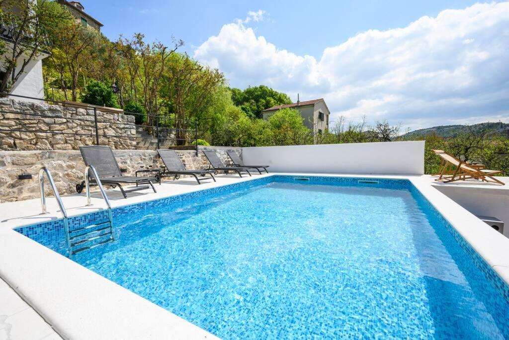 Mila and Jurija Formenti 2 apartments in heart of nautic marina, with heated swimming pool, bikes, Sup, kajak photo 1