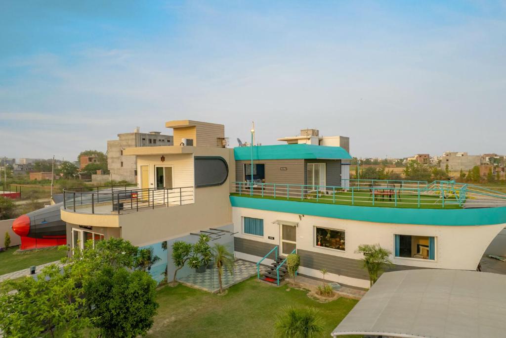 Nautical Nest by StayVista - Sea-Themed Villa with Jacuzzi & Pool