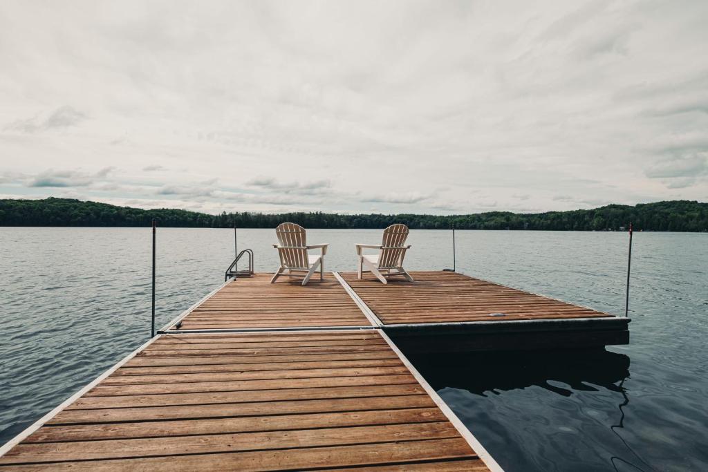 The Wolfe Lake House - Great Wifi by Westport photo 1