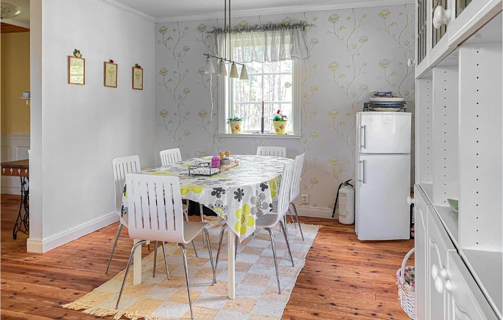 Amazing Home In Klintehamn With Wifi And 3 Bedrooms photo 3