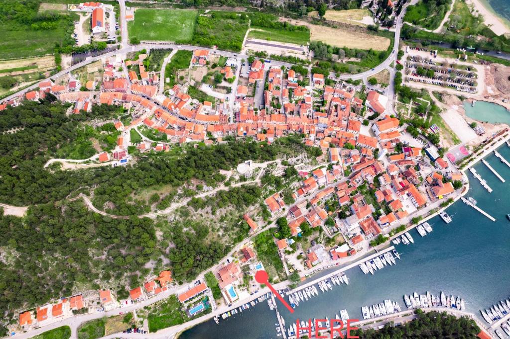 Mila and Jurija Formenti 2 apartments in heart of nautic marina, with heated swimming pool, bikes, Sup, kajak photo 3