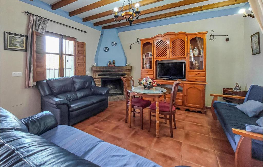 Beautiful Home In Almchar With Wifi, Private Swimming Pool And 6 Bedrooms photo 2