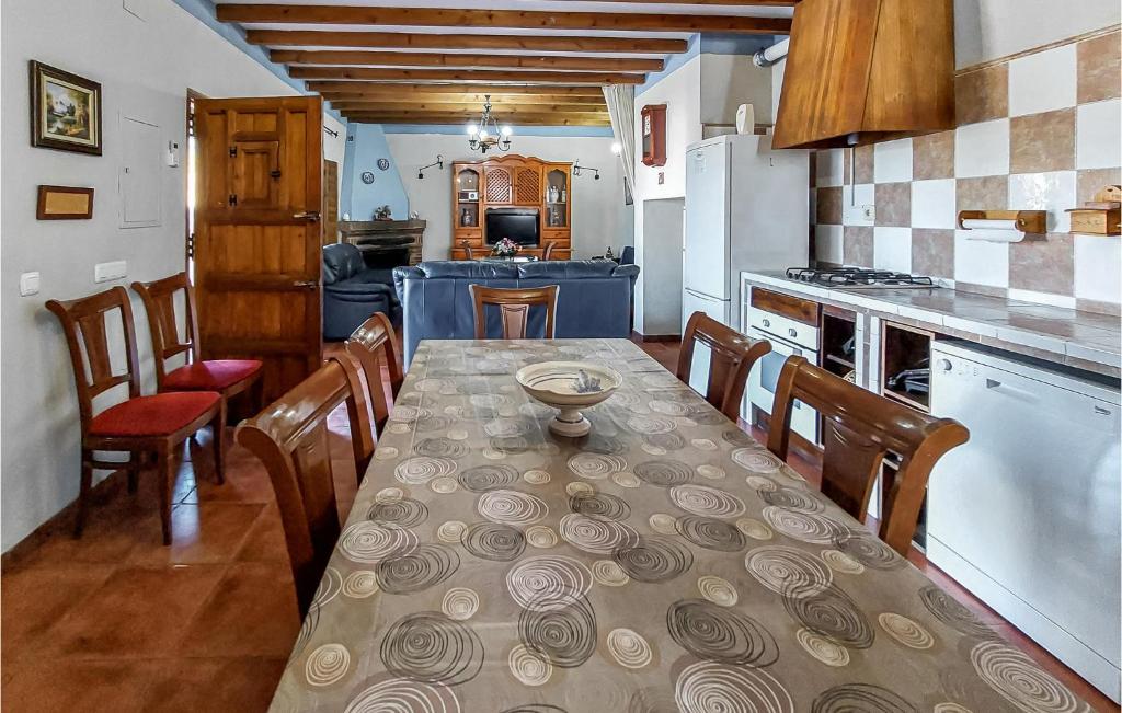 Beautiful Home In Almchar With Wifi, Private Swimming Pool And 6 Bedrooms photo 4
