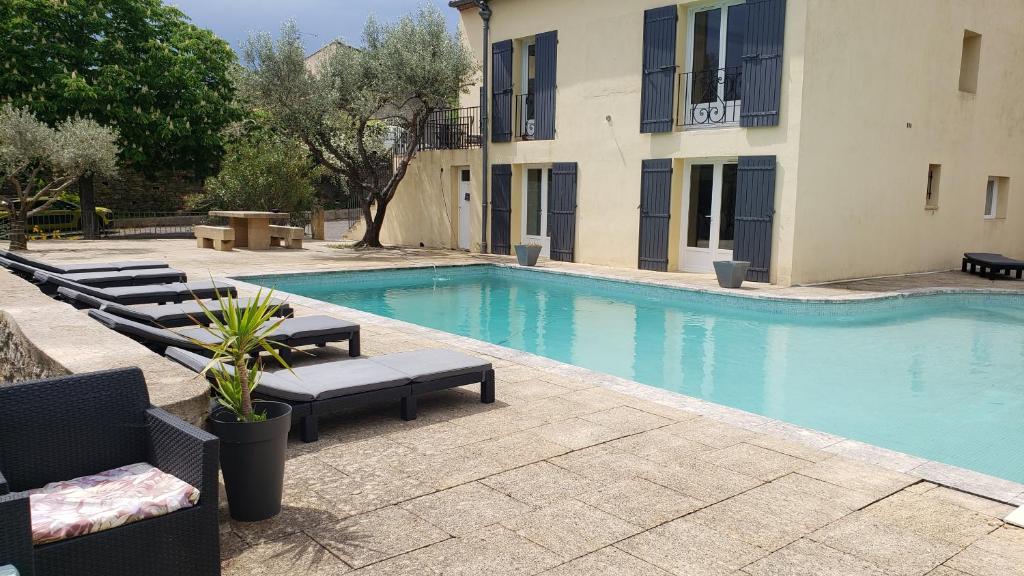 Logis d'hôte en rez de piscine photo 1