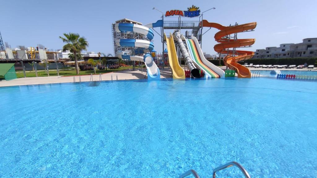 LUXURY Pool View Edelweiss Brand New 1-Bedroom Apartment with free Waterpark