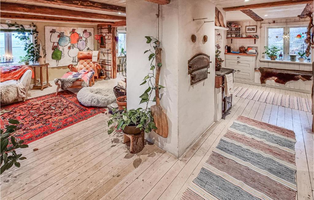Stunning Home In Vstra Tunhem With Sauna, 2 Bedrooms And Wifi photo 2