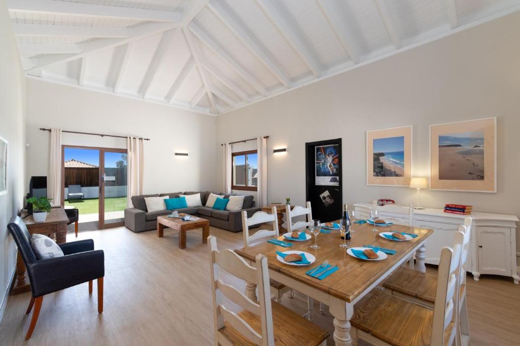 Villa Caleta Sunrise by Villa Plus photo 3