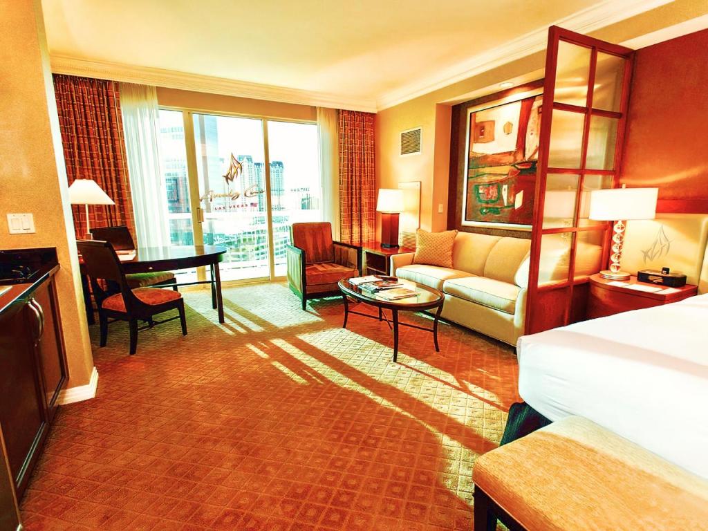 Amalz Deluxe Suites at Mgm Signature ! - Tap to explore photos