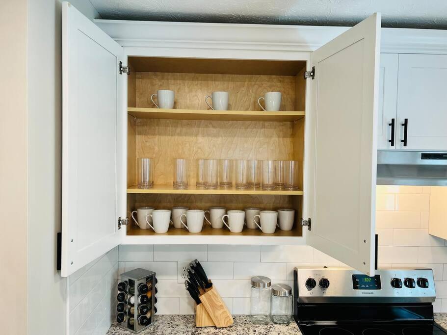 Cozy Modern Farmhouse miles away from Lake Lanier photo 3
