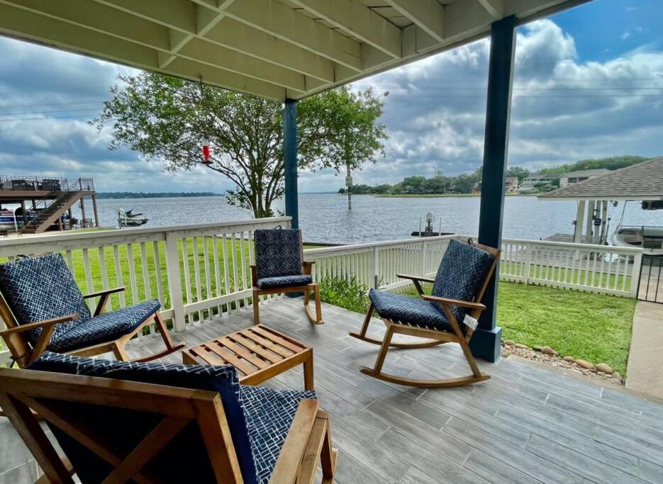 Linda's Lake House Waterfront Home on Lake Conroe photo 3