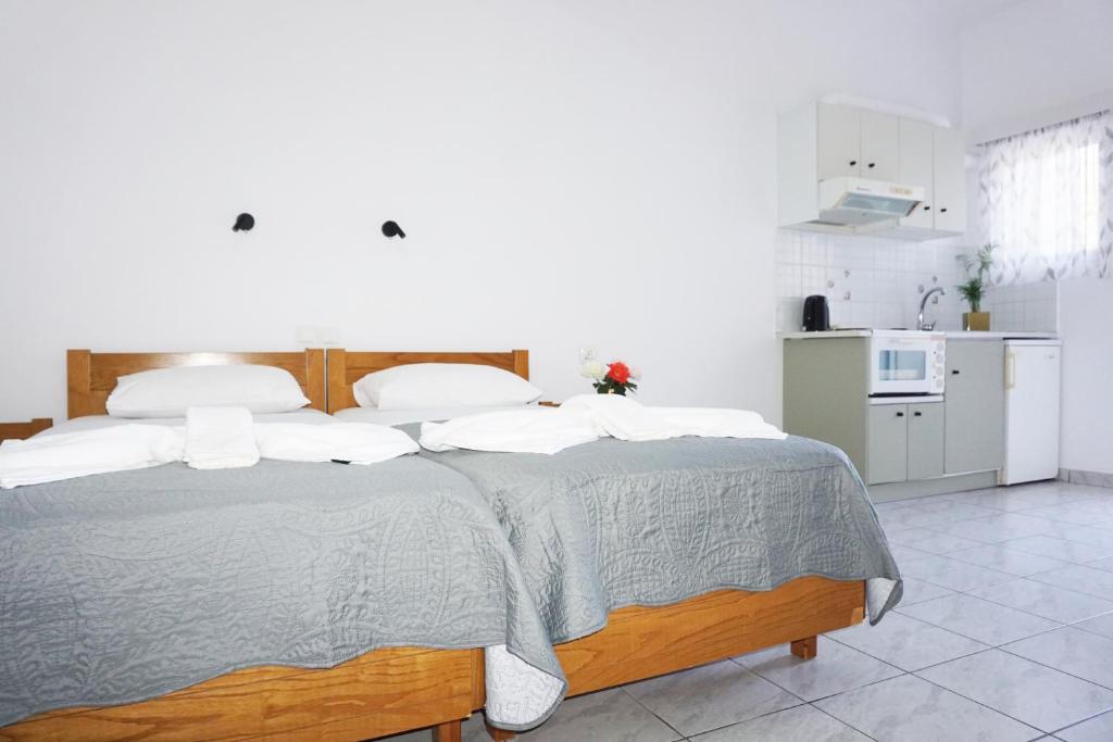 Aphrodite Studios & Apartment photo 2