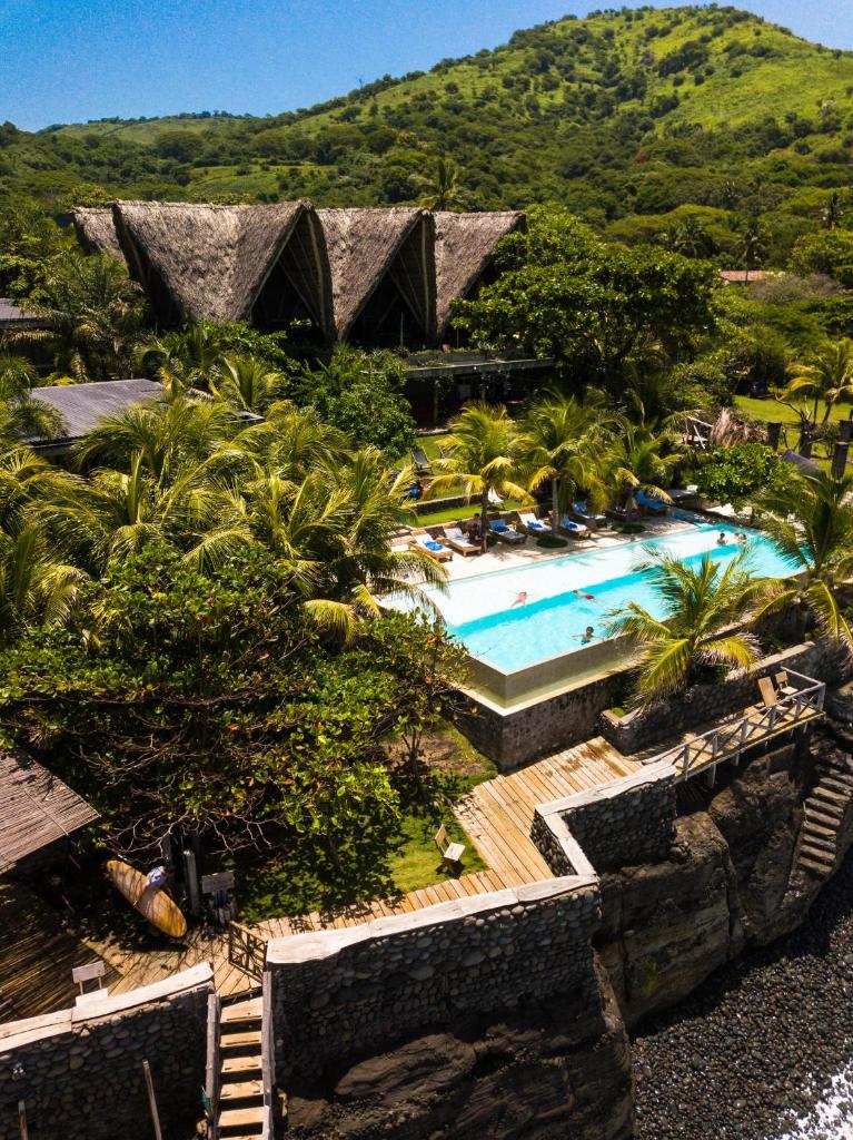 Puro Surf Hotel