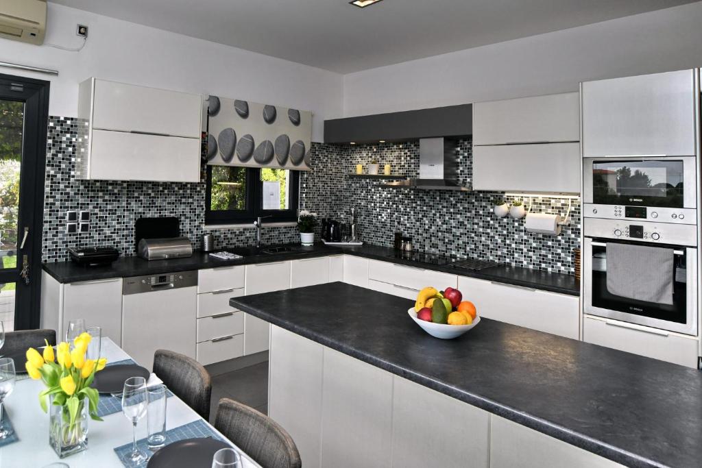 marathon family villa photo 4