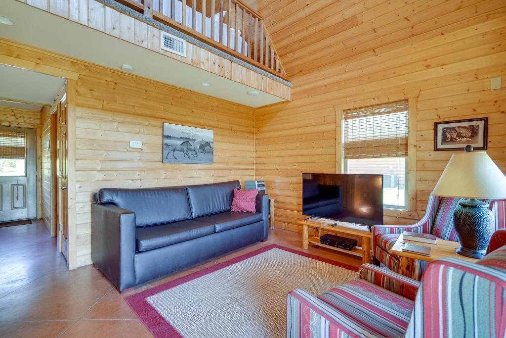 Lakefront Vacation Rental with Patio and Grill! photo 2