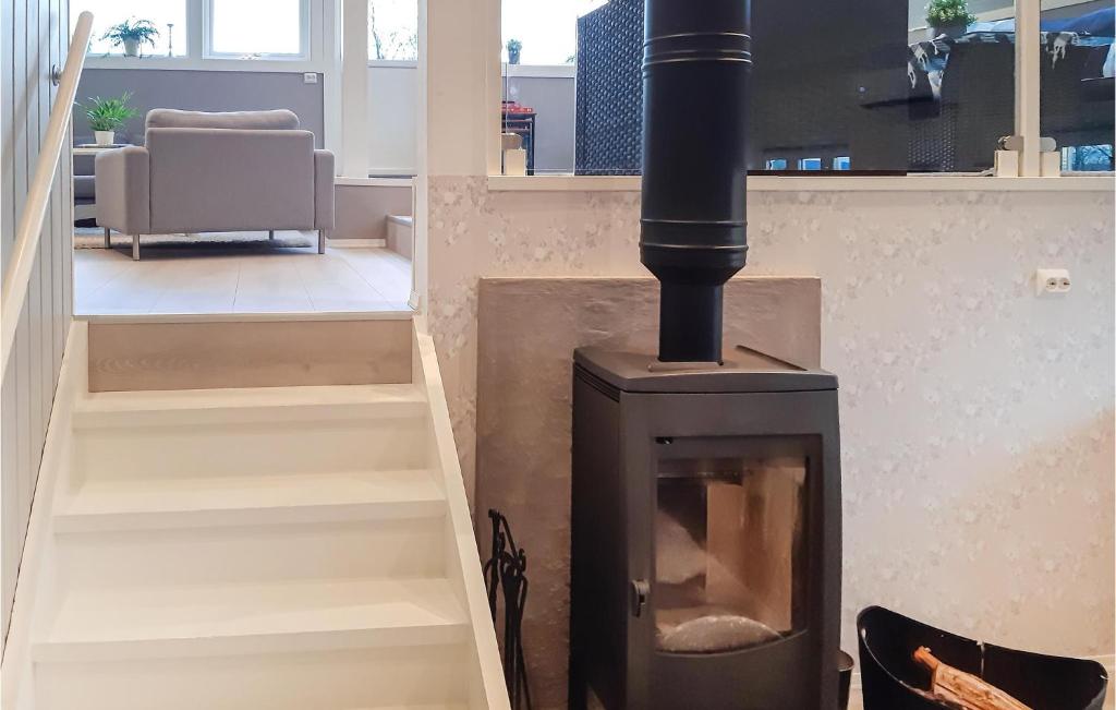 Nice Apartment In Lyngdal With 3 Bedrooms And Wifi photo 3
