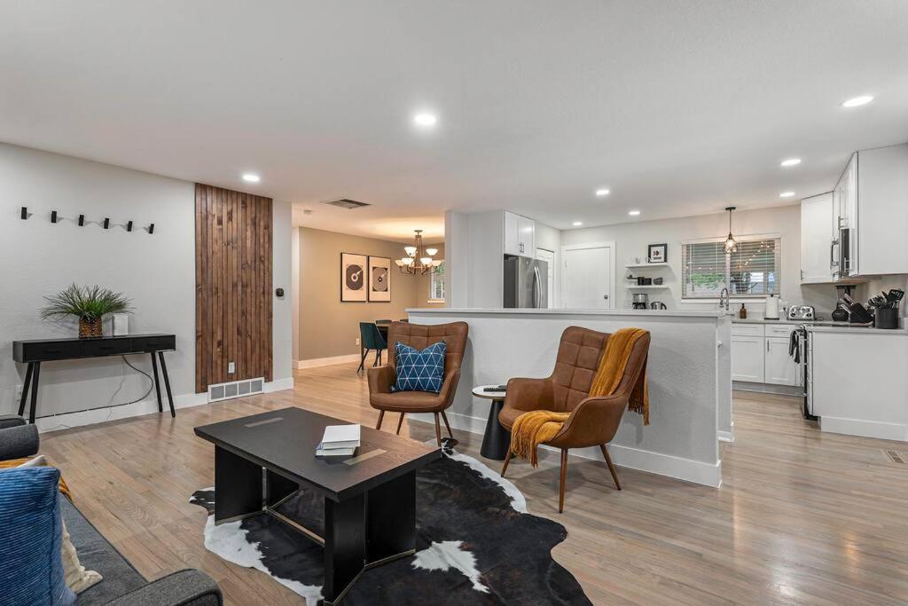 Mile Hi: Amenities Galore photo 2