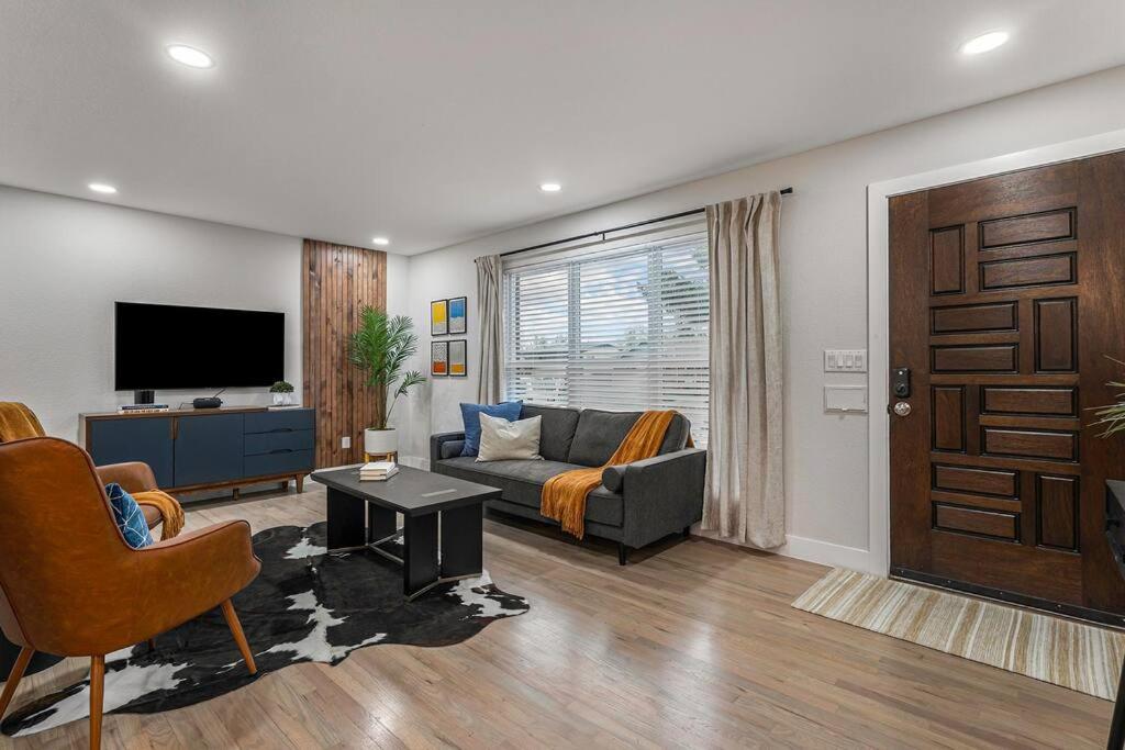Mile Hi: Amenities Galore photo 4