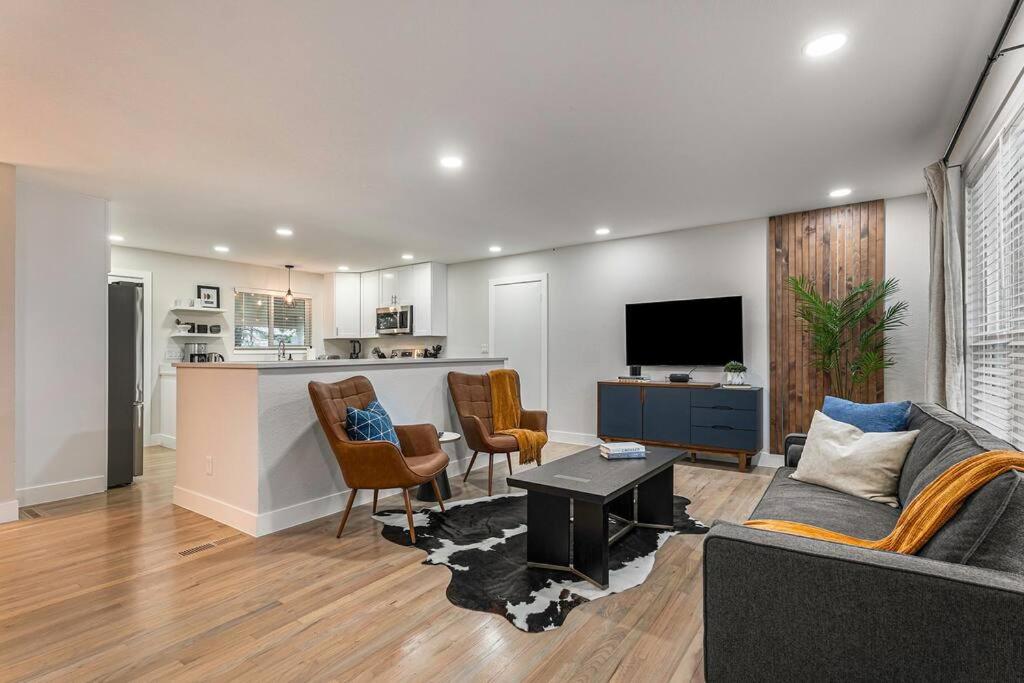 Mile Hi: Amenities Galore photo 3