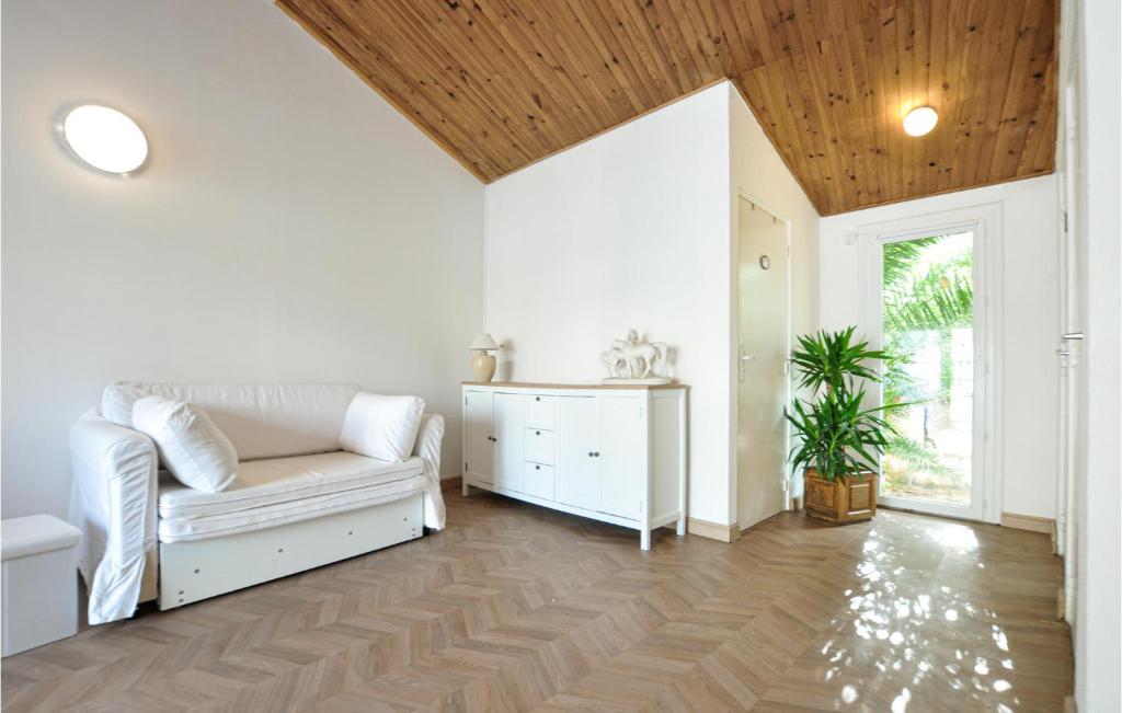 Beautiful Home In Mouans-sartoux With Outdoor Swimming Pool, Wifi And Heated Swimming Pool photo 2