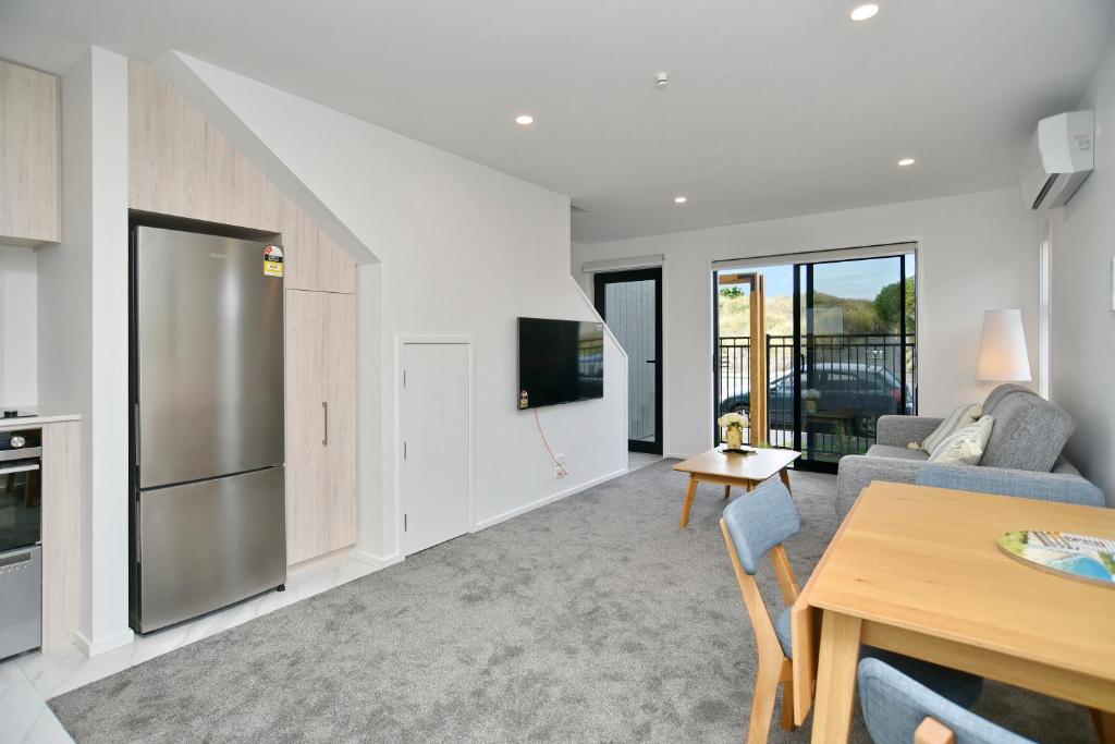 Sea air and Sandy Beach, beautiful 1 bed 1 bath photo 2