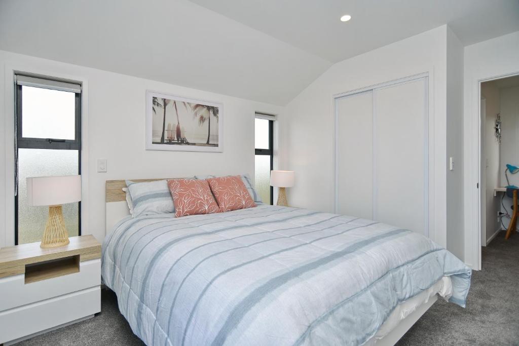 Sea air and Sandy Beach, beautiful 1 bed 1 bath photo 3