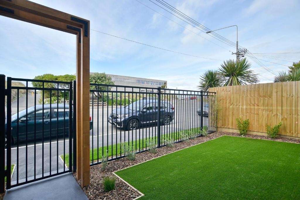 Sea air and Sandy Beach, beautiful 1 bed 1 bath photo 4