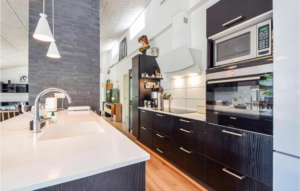 Nice Home In Frvang With 3 Bedrooms And Wifi photo 4
