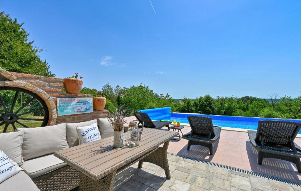 Nice Home In Kapela With Outdoor Swimming Pool, Wifi And 2 Bedrooms photo 4