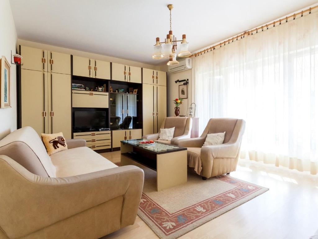 Spacious Holiday Home near the Sea photo 4
