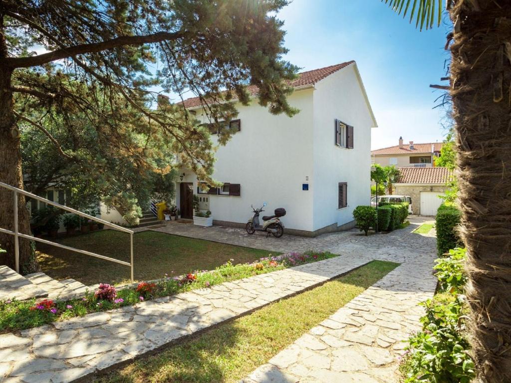 Spacious Holiday Home near the Sea photo 2