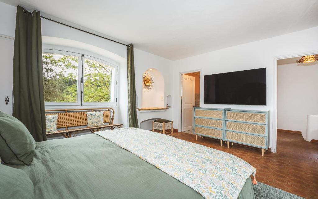 Unique à gassin : 1,5 ha, 4 suites : la campagne au cœur de st tropez photo 1