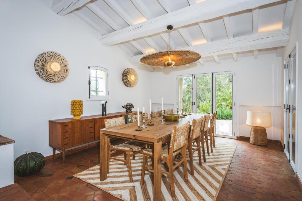 Unique à gassin : 1,5 ha, 4 suites : la campagne au cœur de st tropez photo 2