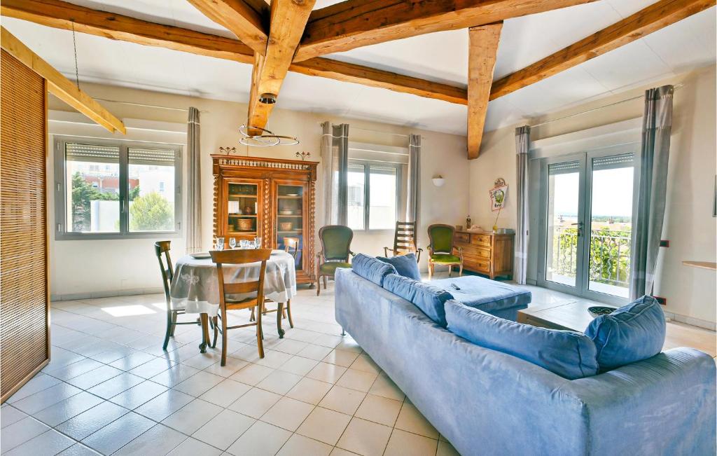 Awesome Home In Chteaurenard With Outdoor Swimming Pool, Wifi And Indoor Swimming Pool photo 2