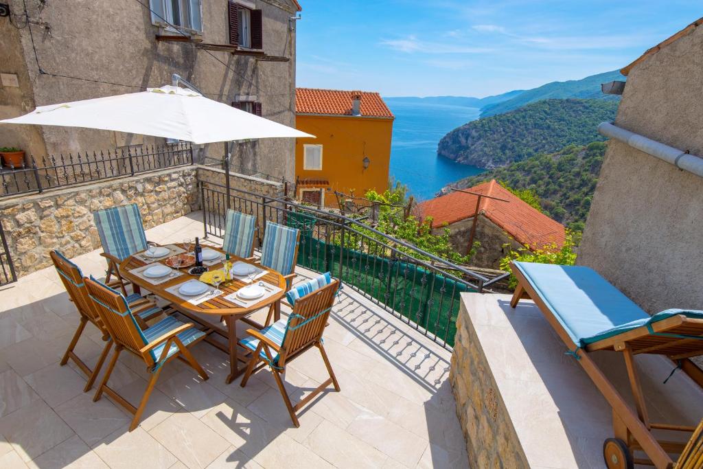 House Bajota with terrace and sea view photo 1