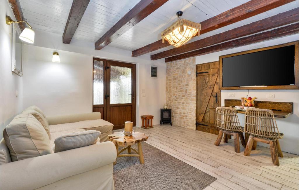 Awesome Home In Zadobarje With 4 Bedrooms, Wifi And Outdoor Swimming Pool photo 1
