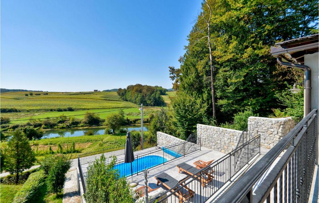 Awesome Home In Zadobarje With 4 Bedrooms, Wifi And Outdoor Swimming Pool photo 4