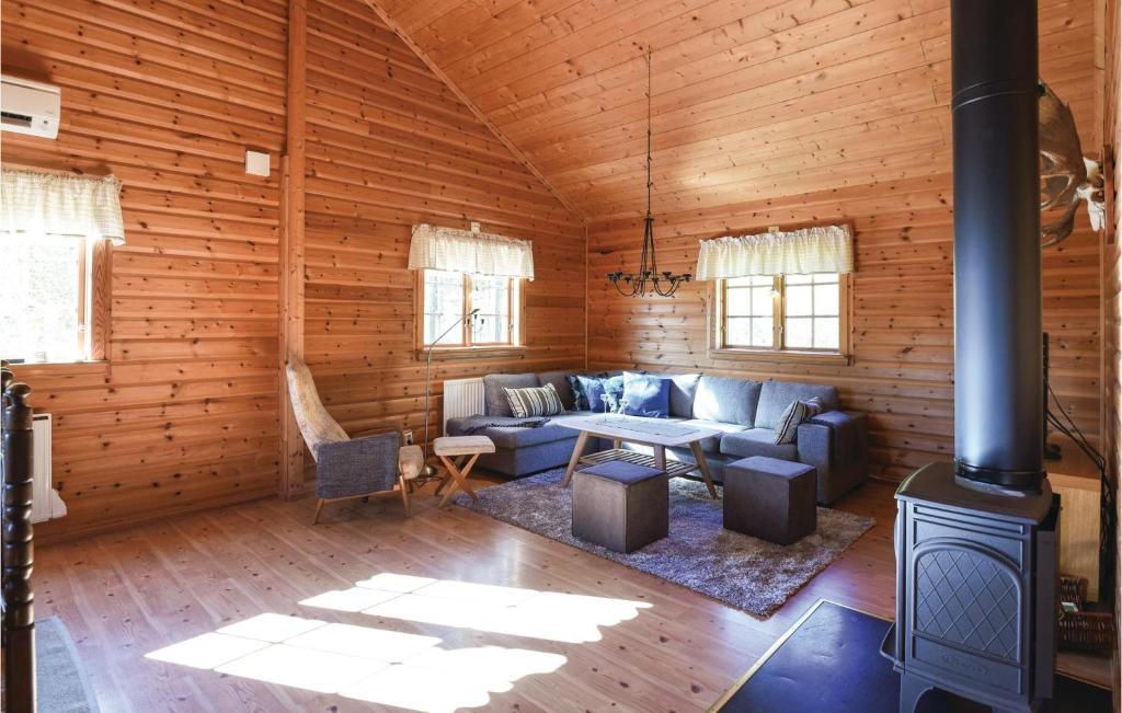 Stunning Home In Lngserud With 3 Bedrooms, Jacuzzi And Sauna photo 1