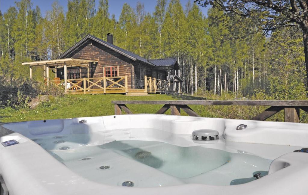 Stunning Home In Lngserud With 3 Bedrooms, Jacuzzi And Sauna photo 4