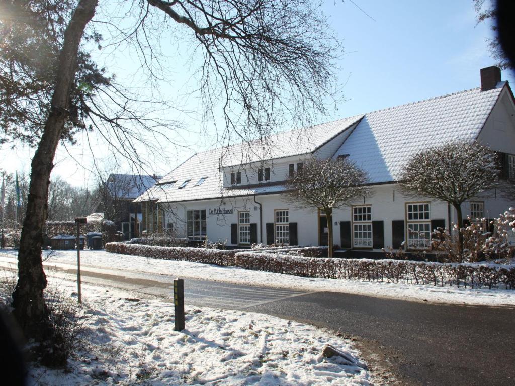 Welcoming Mansion near Forest in Bergeijk photo 2