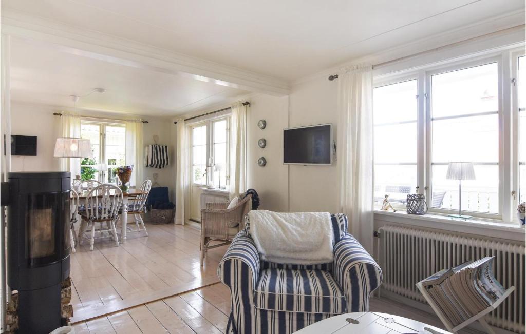 Nice Home In Bovallstrand With 3 Bedrooms And Wifi photo 2