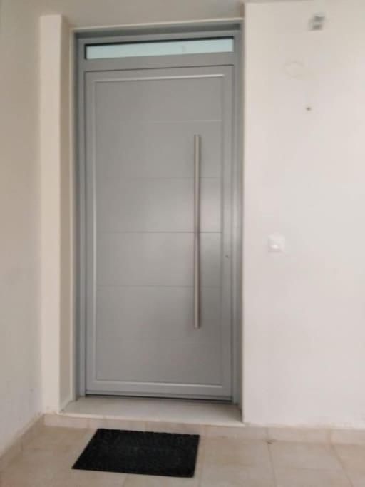 Brand new spacious studio photo 3