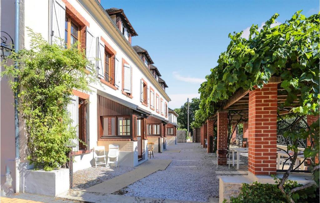 Stunning Home In Jaulgonne With 3 Bedrooms And Wifi photo 4