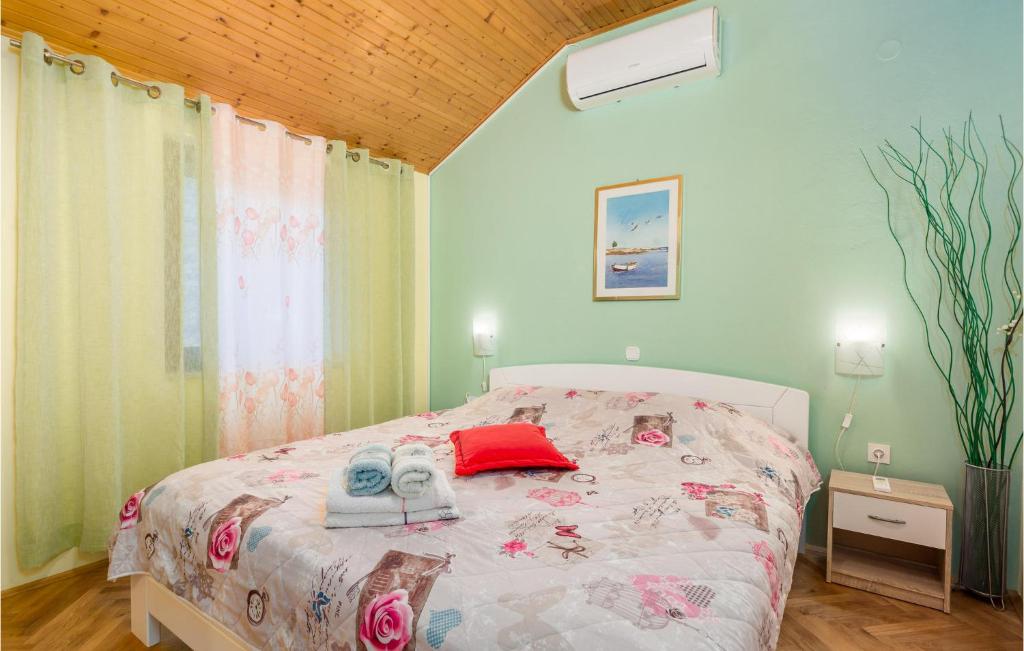 Stunning Apartment In Brsec With 1 Bedrooms And Wifi photo 2