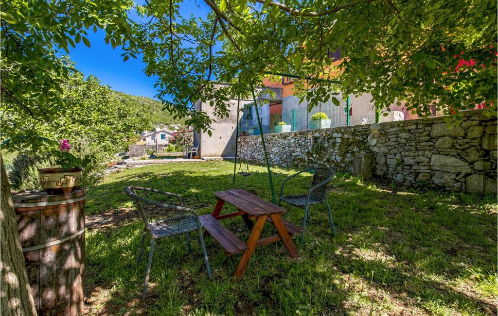 Stunning Apartment In Brsec With 1 Bedrooms And Wifi photo 3