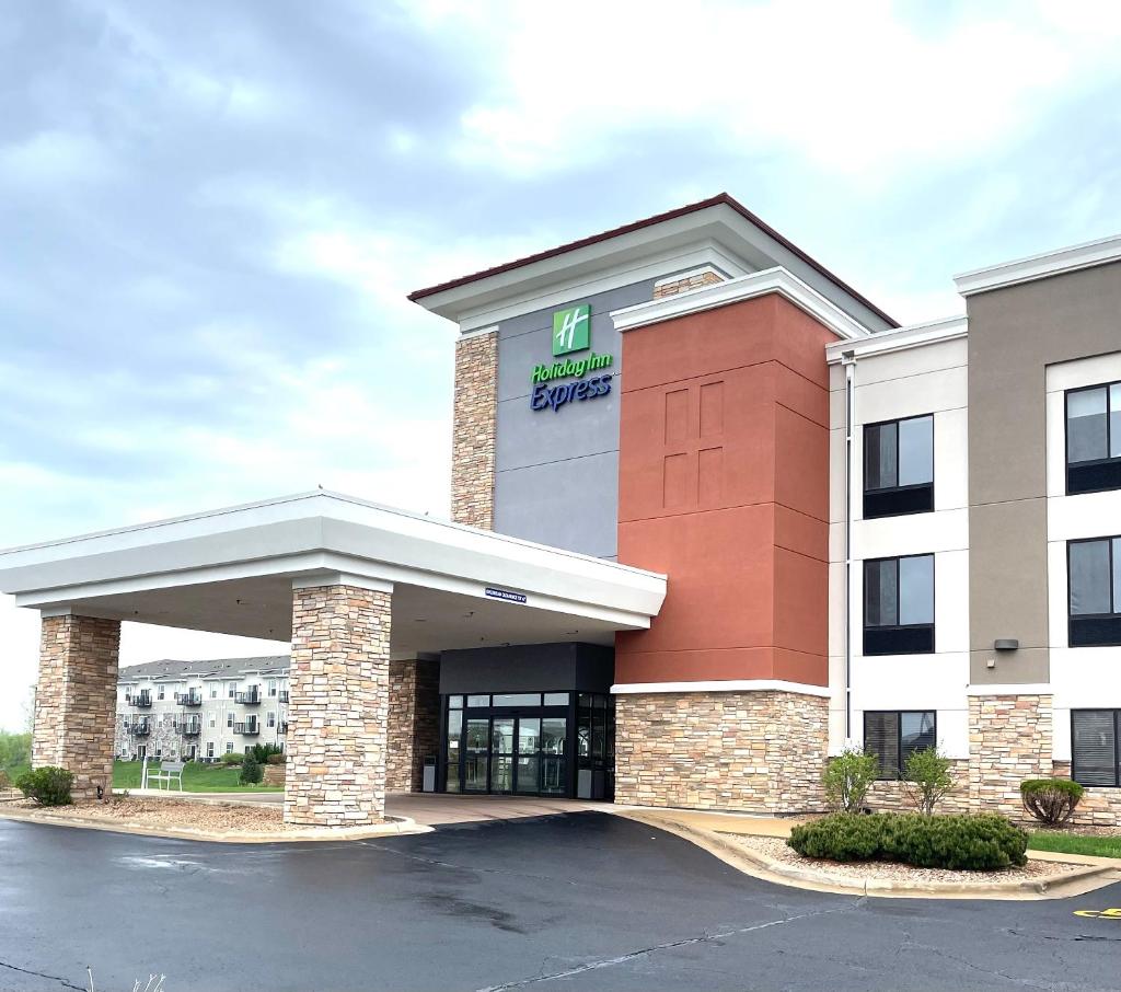 Holiday Inn Express Rochester South - Mayo Area, an IHG Hotel photo 1