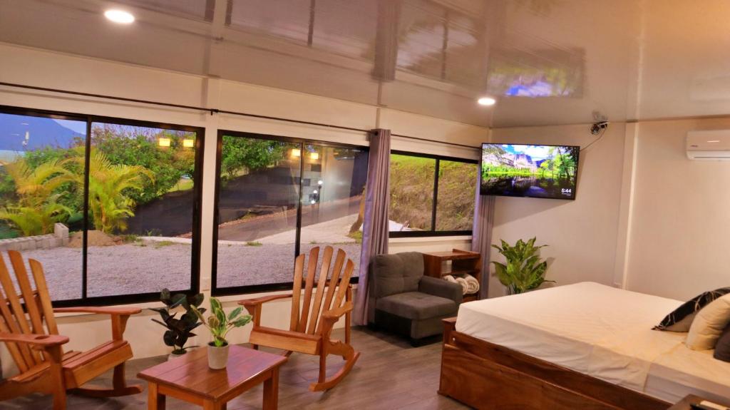Love Cabin - Arenal Volcano & Lake views photo 3