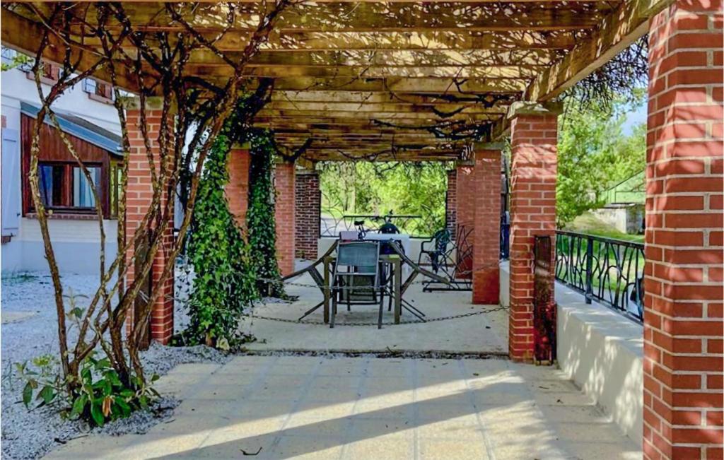 Amazing Home In Jaulgonne With 2 Bedrooms And Wifi photo 2