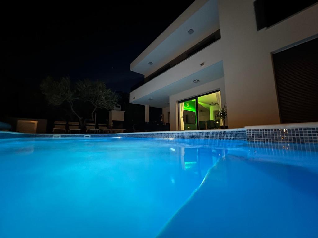 Sunluxvilla ,Heated Pool, IR Sauna